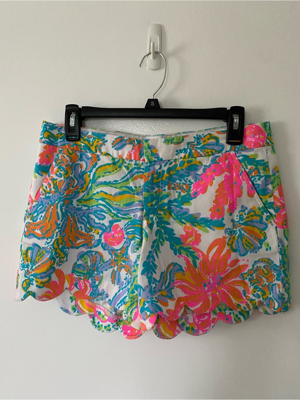 Lilly Pulitzer Bright Floral Scalloped Hem Shorts